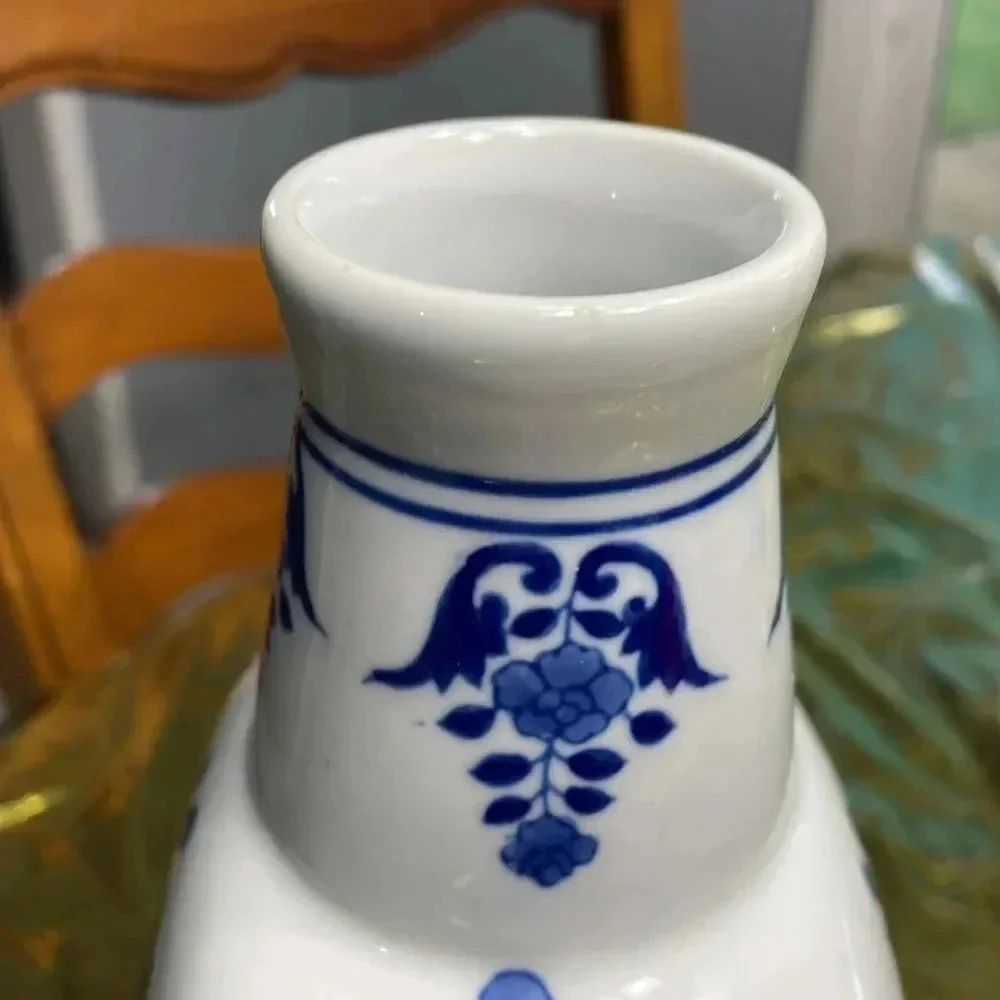 Vintage blue white chinoiserie potter vase